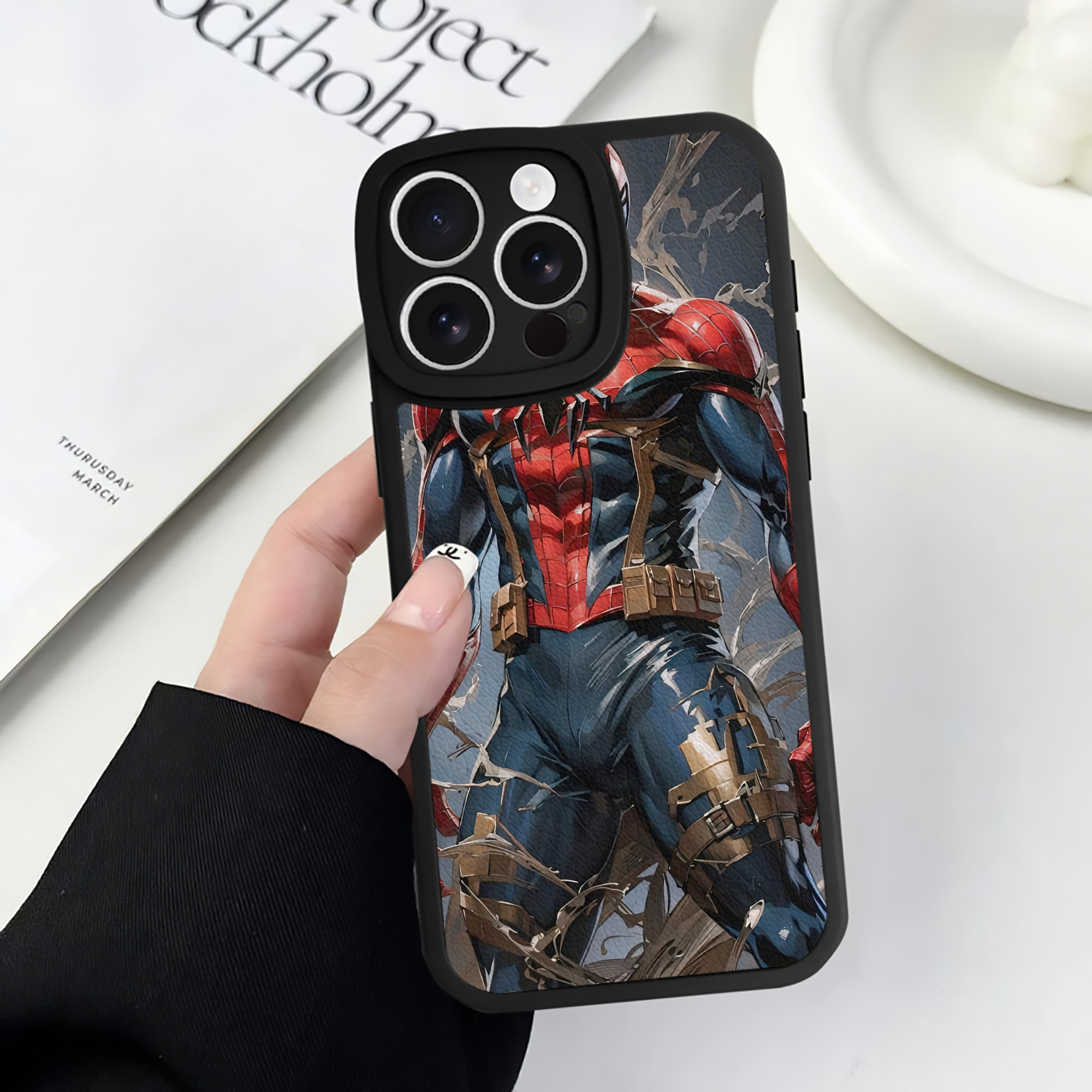 （画像用） Spider Man スパイダーマン 【iPhone 16シリーズ対応】シリコンスマホケース（レザー調） 材質：シリコン